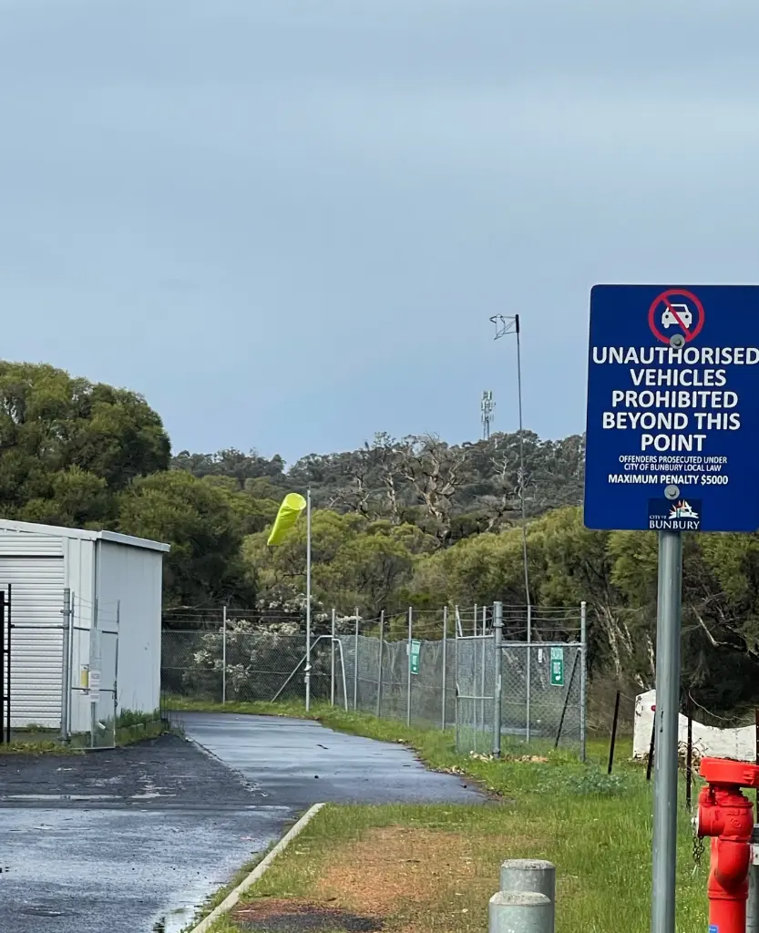 Base Mounted Swivelling Windsock Assembly - 7.webp