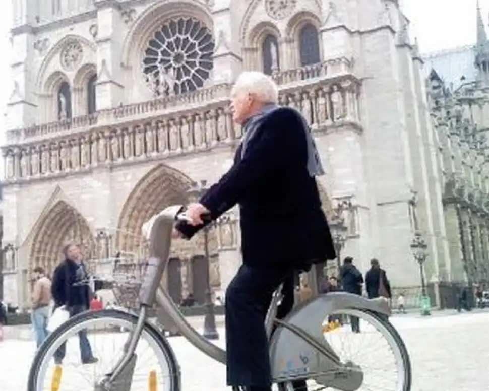 Windsocks-Australia-Bicycle-Europe-Church