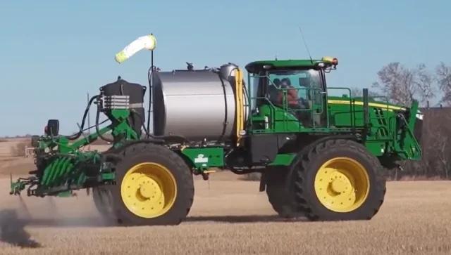 Windsocks-Australia-Windsock-Tractor-Spraying-Crop-Dusting-Green-Chemical